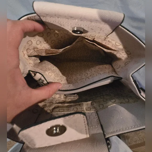 Guess Medium Satchel Purse - Picture 6 of 11